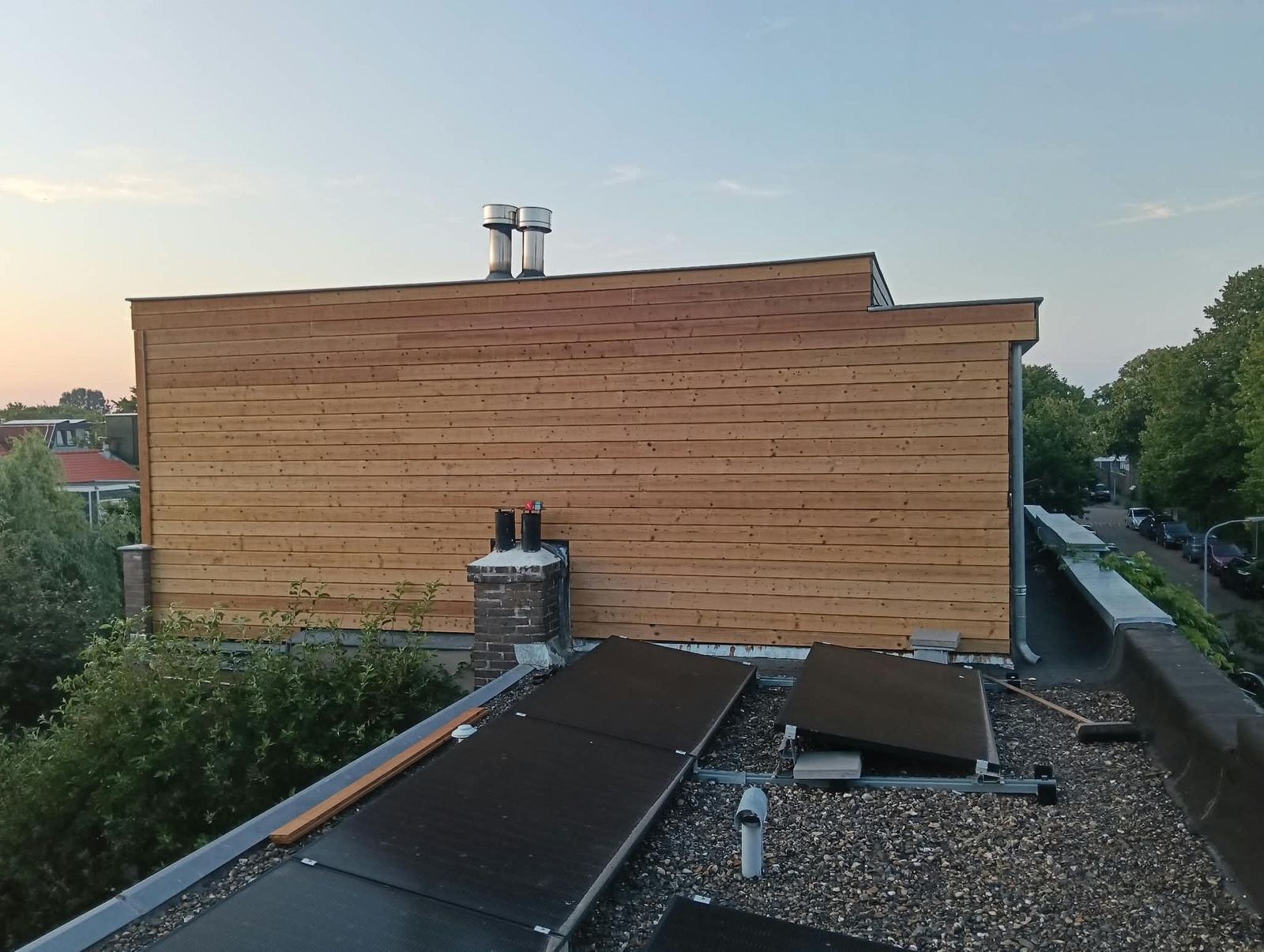 Dakopbouw met nieuwe houten gevelbekleding